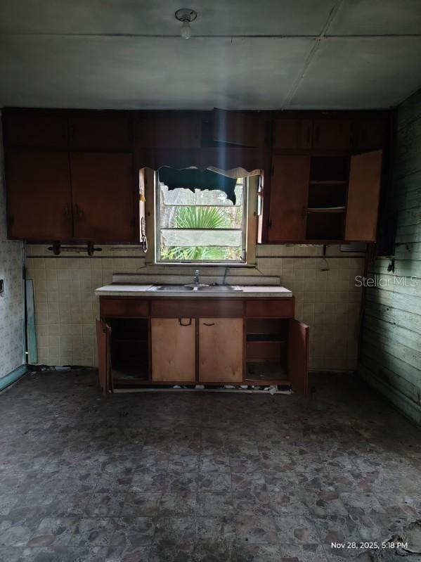 Image 21 of 22 For 823 Warner Avenue