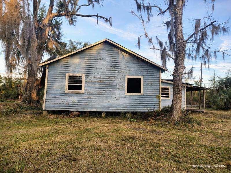 Image 4 of 22 For 823 Warner Avenue