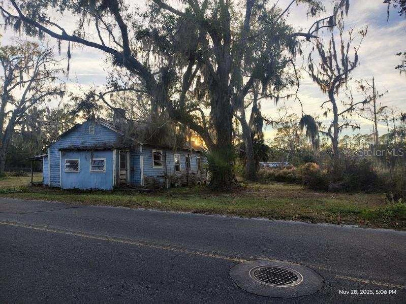 Image 5 of 22 For 823 Warner Avenue