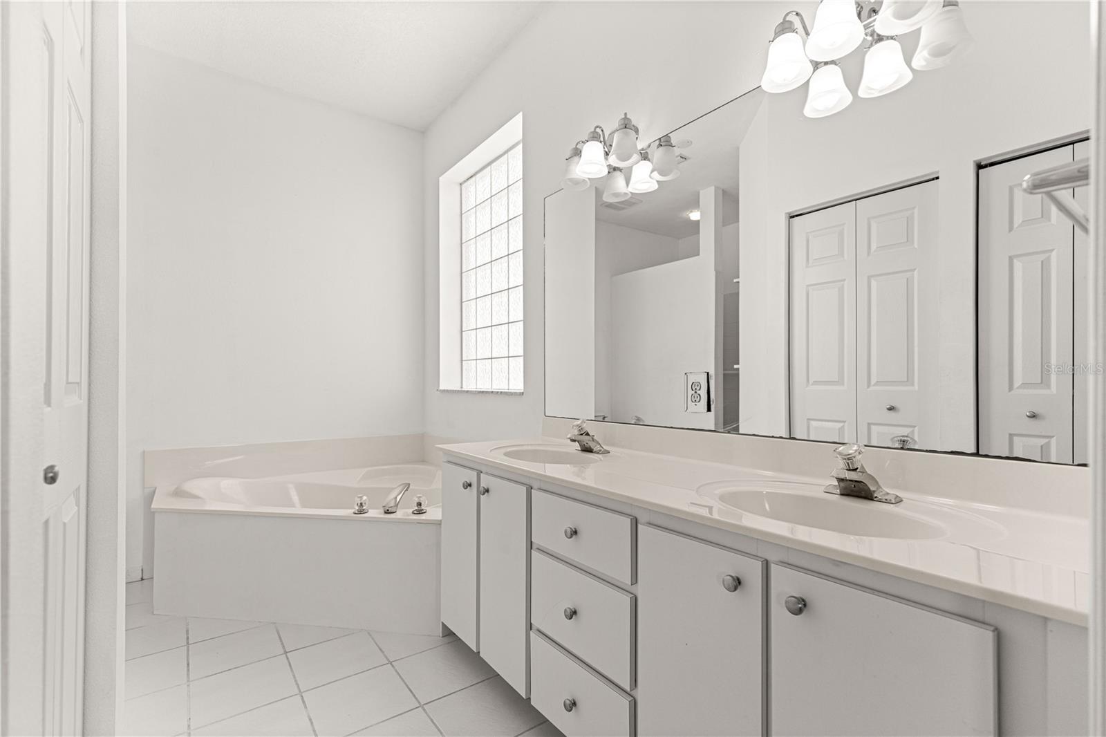 Image 3 of 45 For 2380 53rd Avenue Road