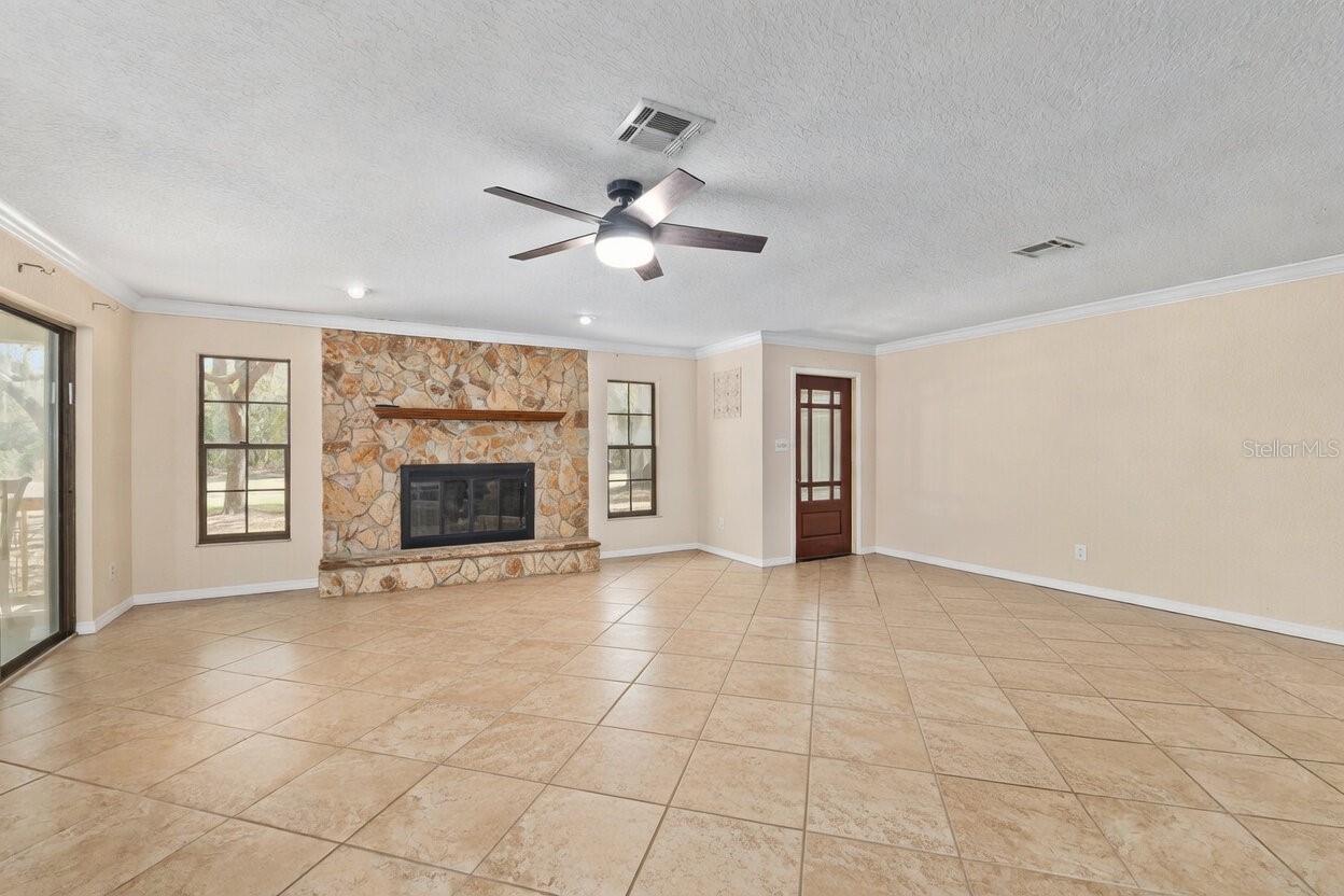 Image 18 of 90 For 11990 112th Avenue Road