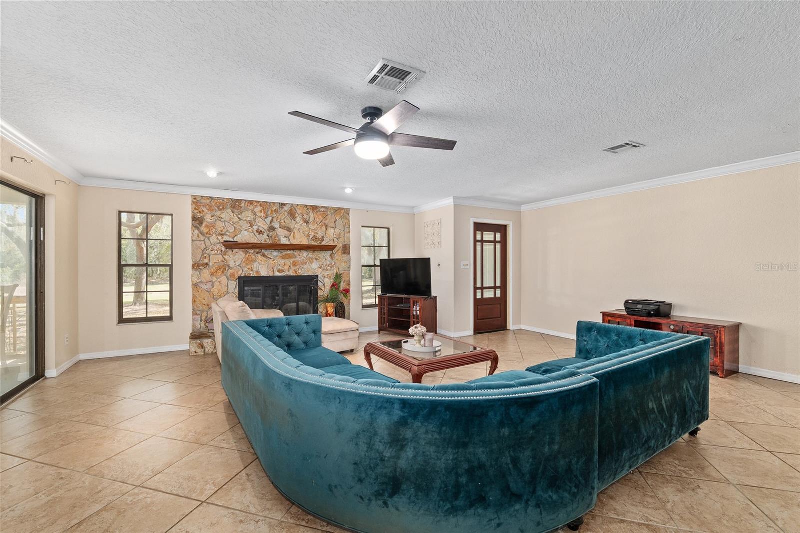 Image 19 of 90 For 11990 112th Avenue Road