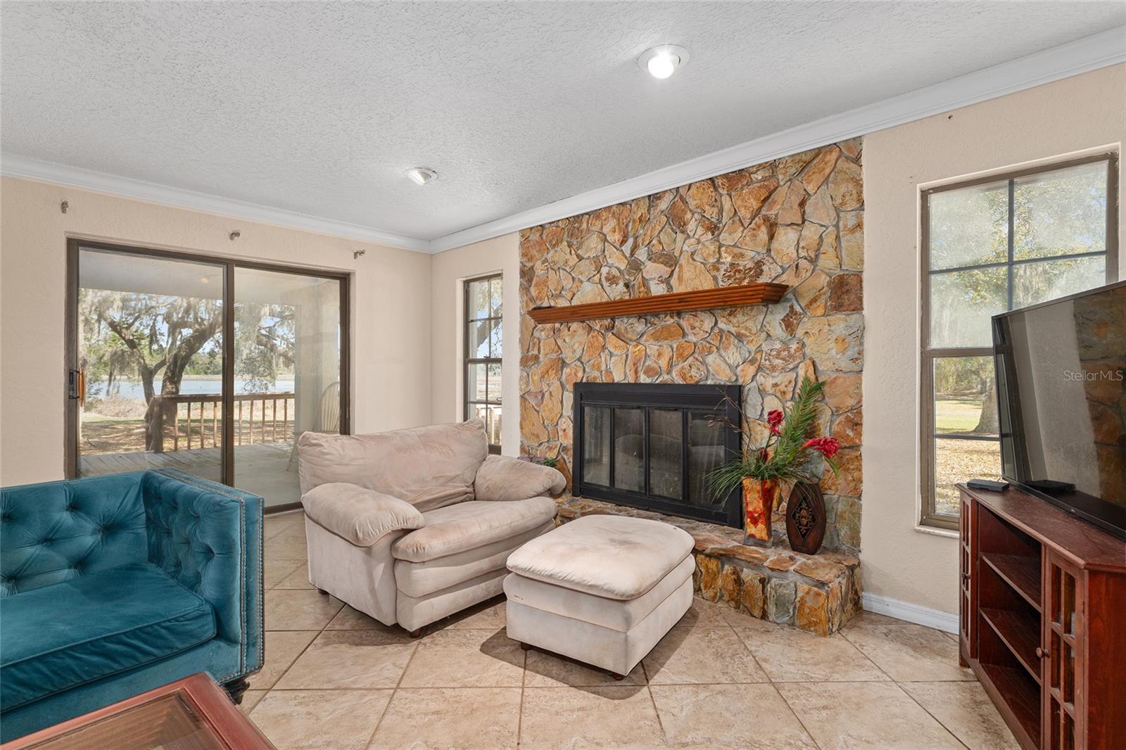 Image 21 of 90 For 11990 112th Avenue Road