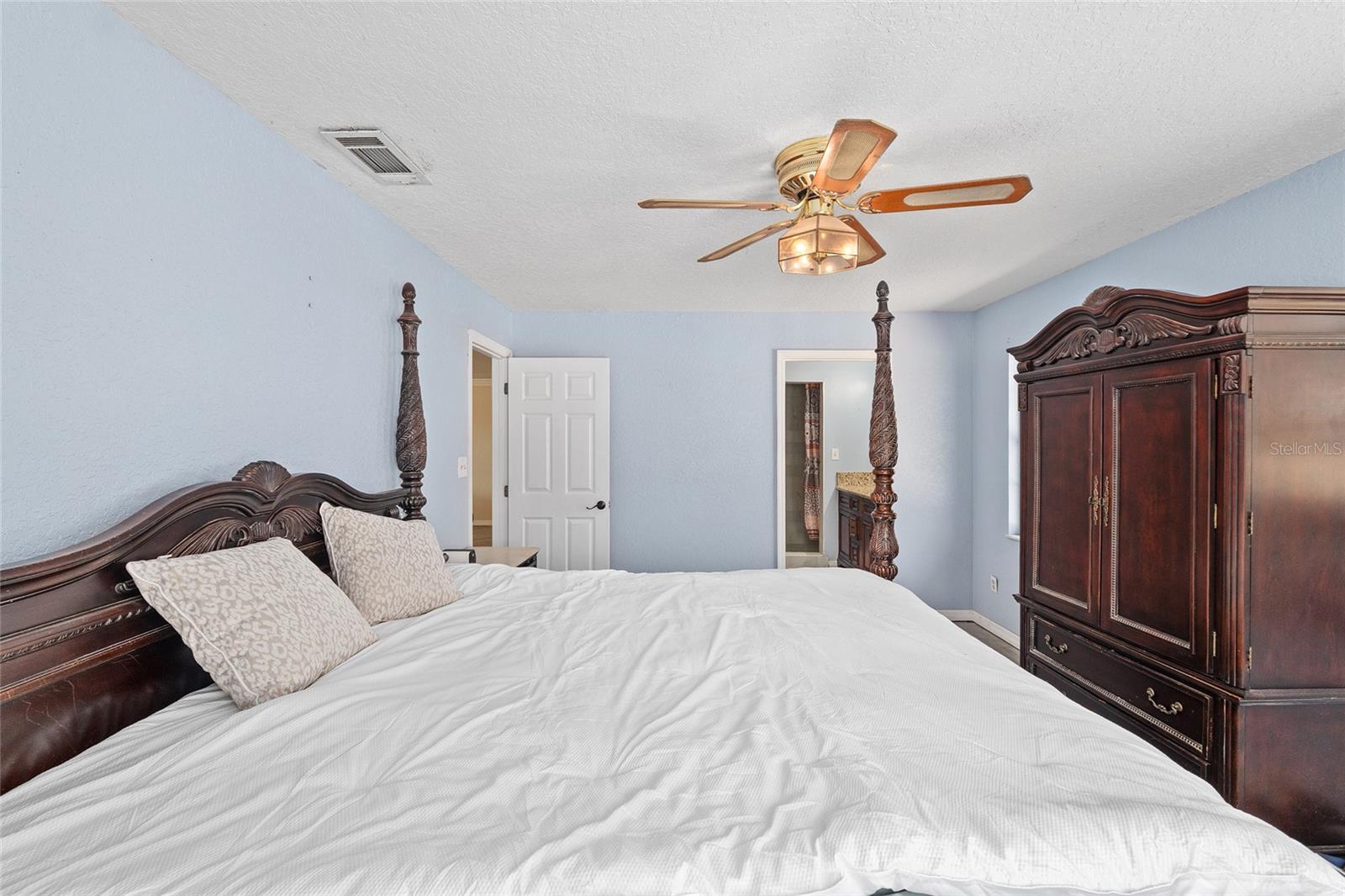 Image 31 of 90 For 11990 112th Avenue Road