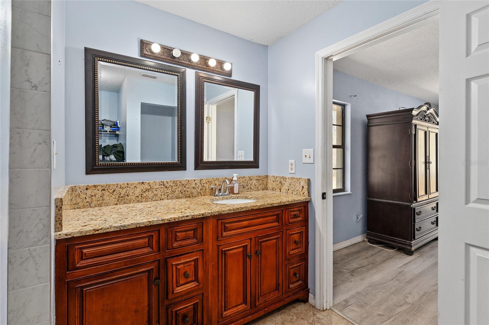 Image 33 of 90 For 11990 112th Avenue Road