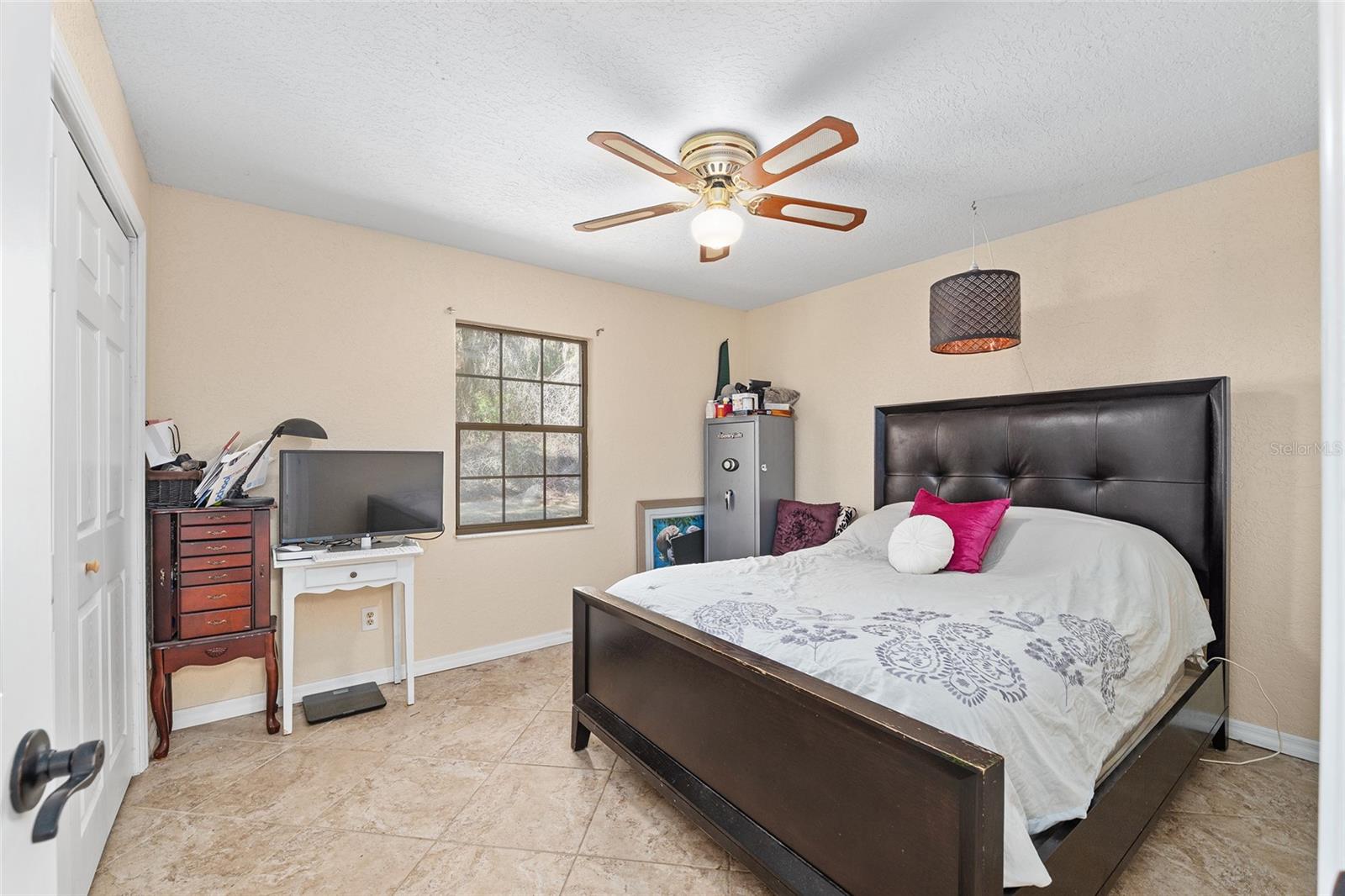 Image 36 of 90 For 11990 112th Avenue Road