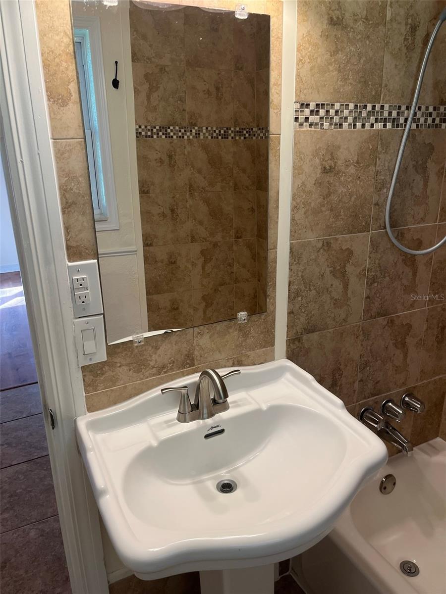 Image 9 of 20 For 122 37th Terrace