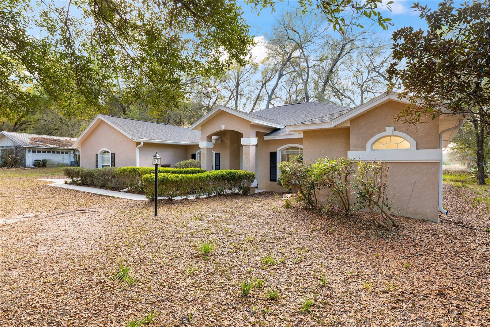 Image 10 of 91 For 14650 1st Avenue Road