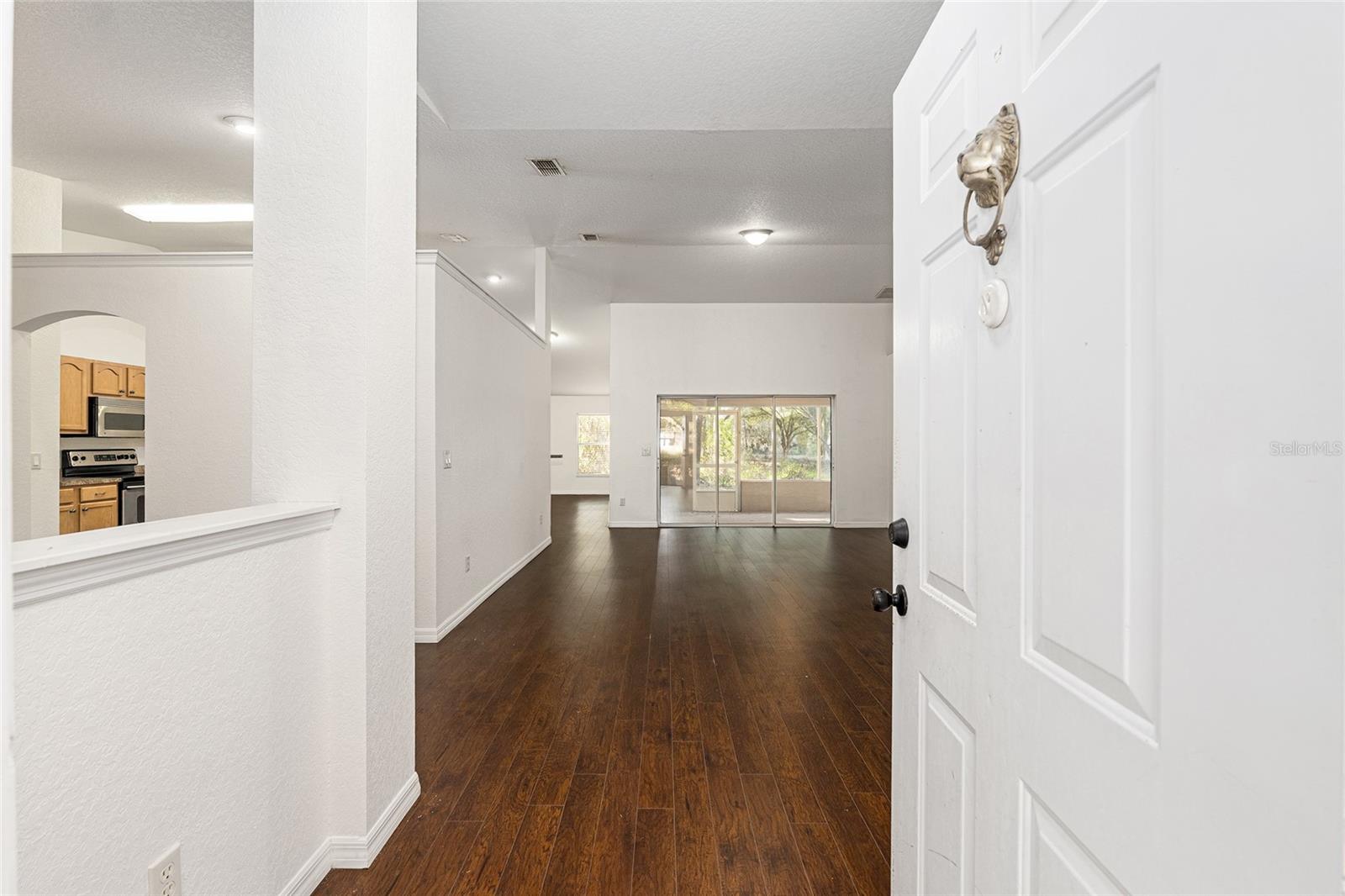 Image 15 of 91 For 14650 1st Avenue Road