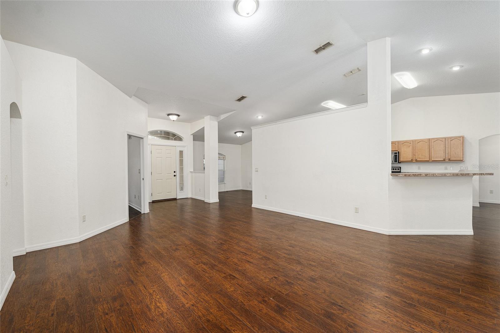 Image 20 of 91 For 14650 1st Avenue Road