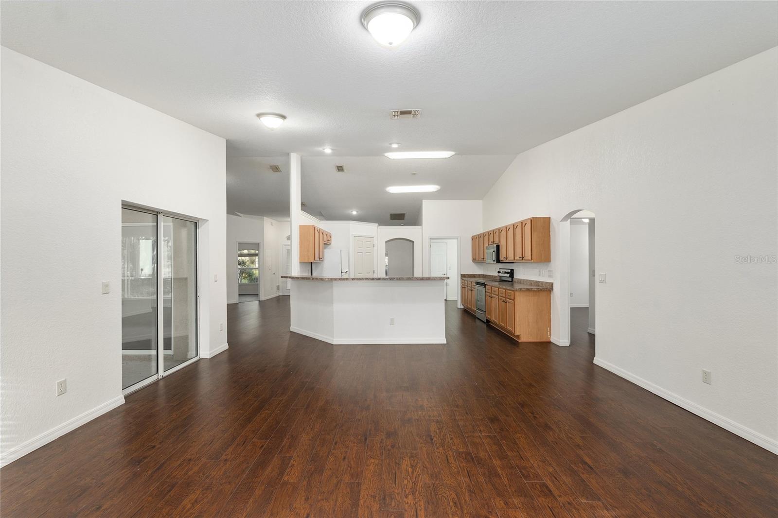 Image 25 of 91 For 14650 1st Avenue Road