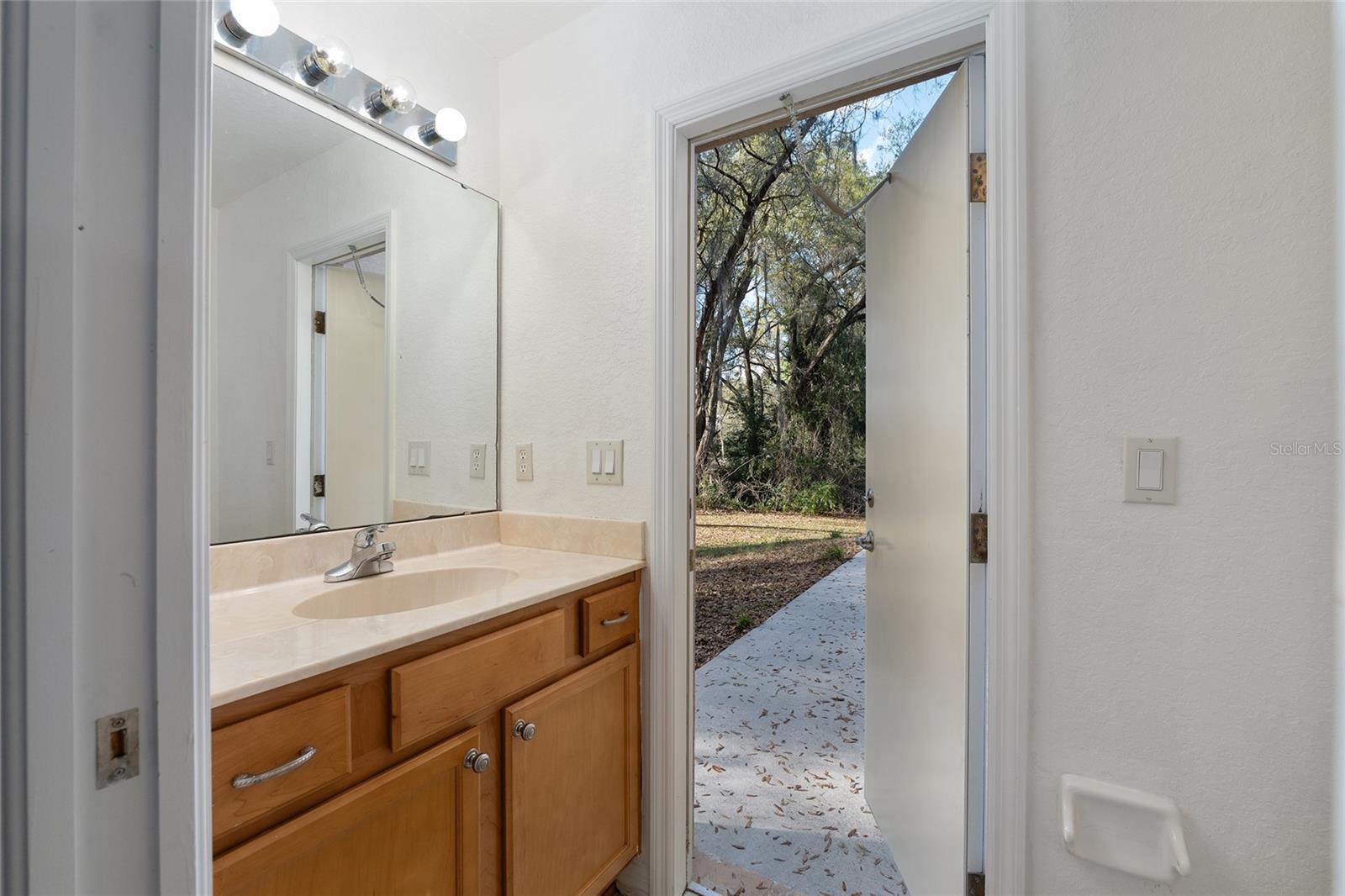 Image 26 of 91 For 14650 1st Avenue Road