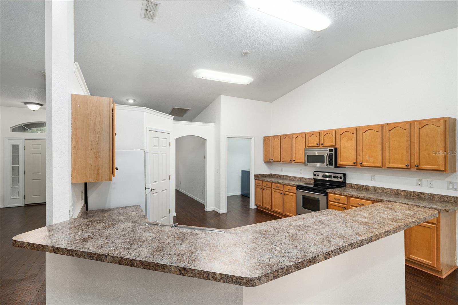 Image 28 of 91 For 14650 1st Avenue Road