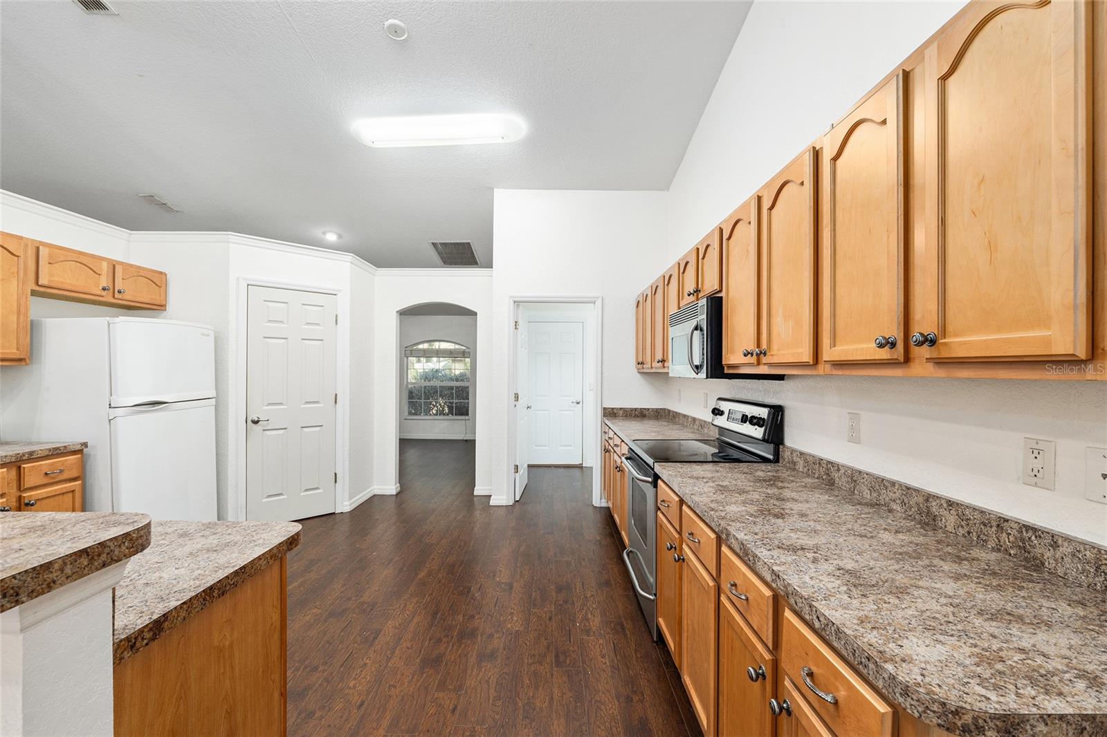 Image 29 of 91 For 14650 1st Avenue Road