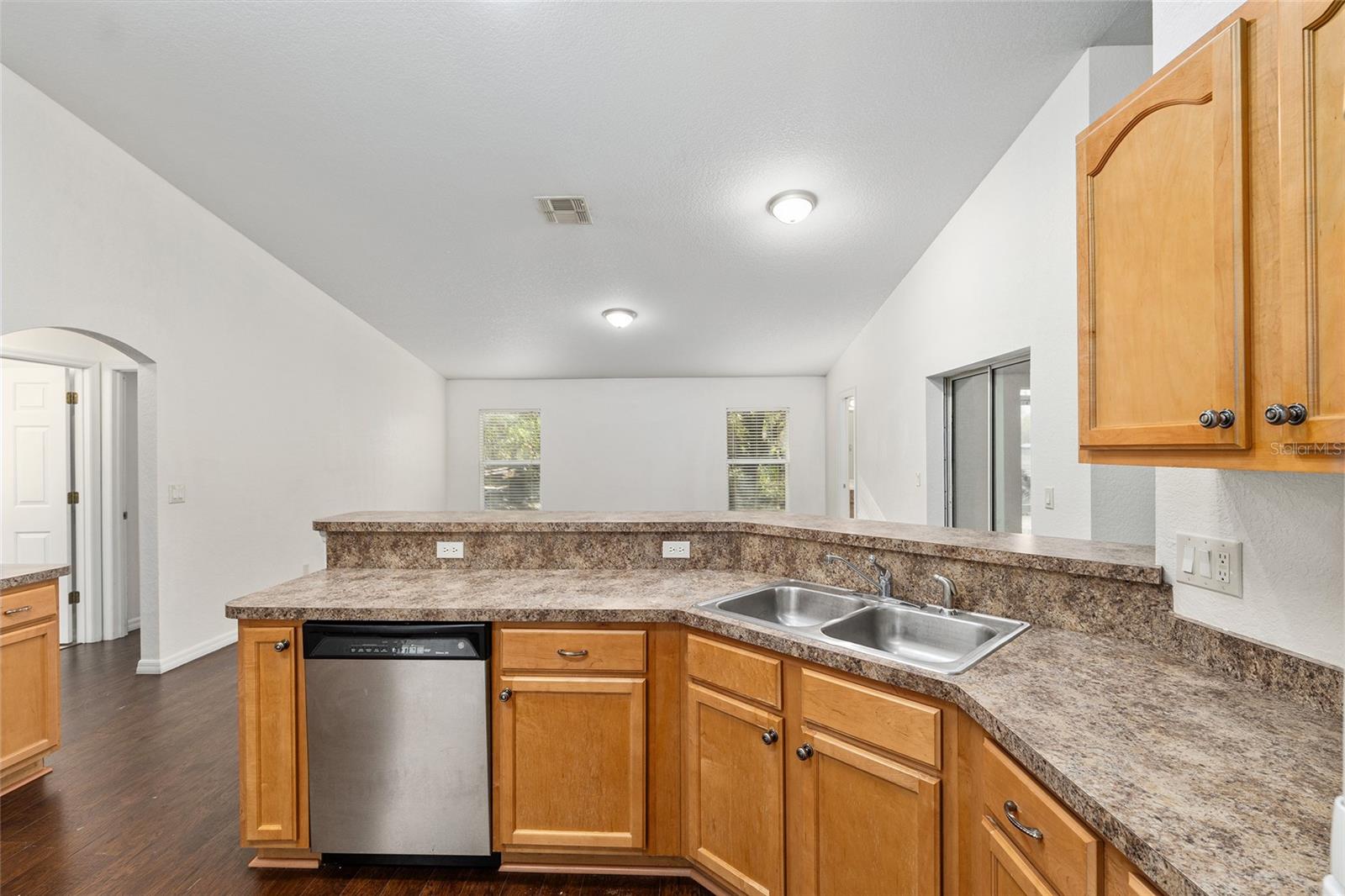 Image 31 of 91 For 14650 1st Avenue Road