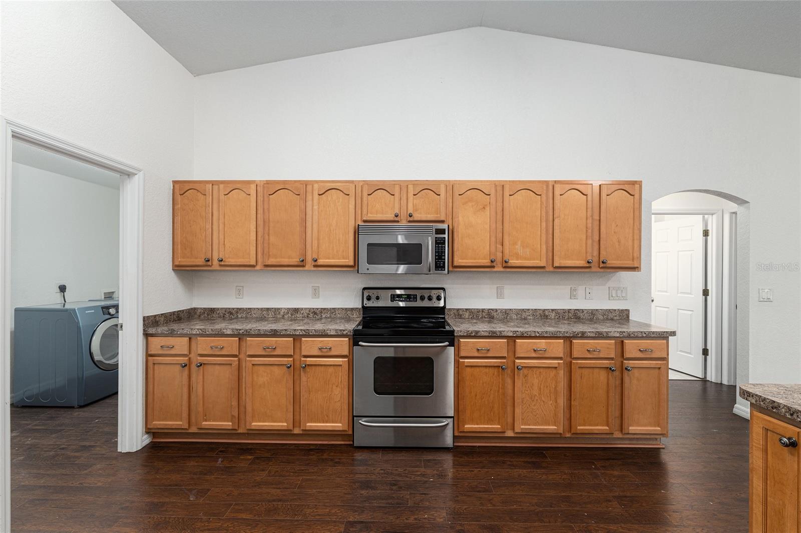 Image 32 of 91 For 14650 1st Avenue Road