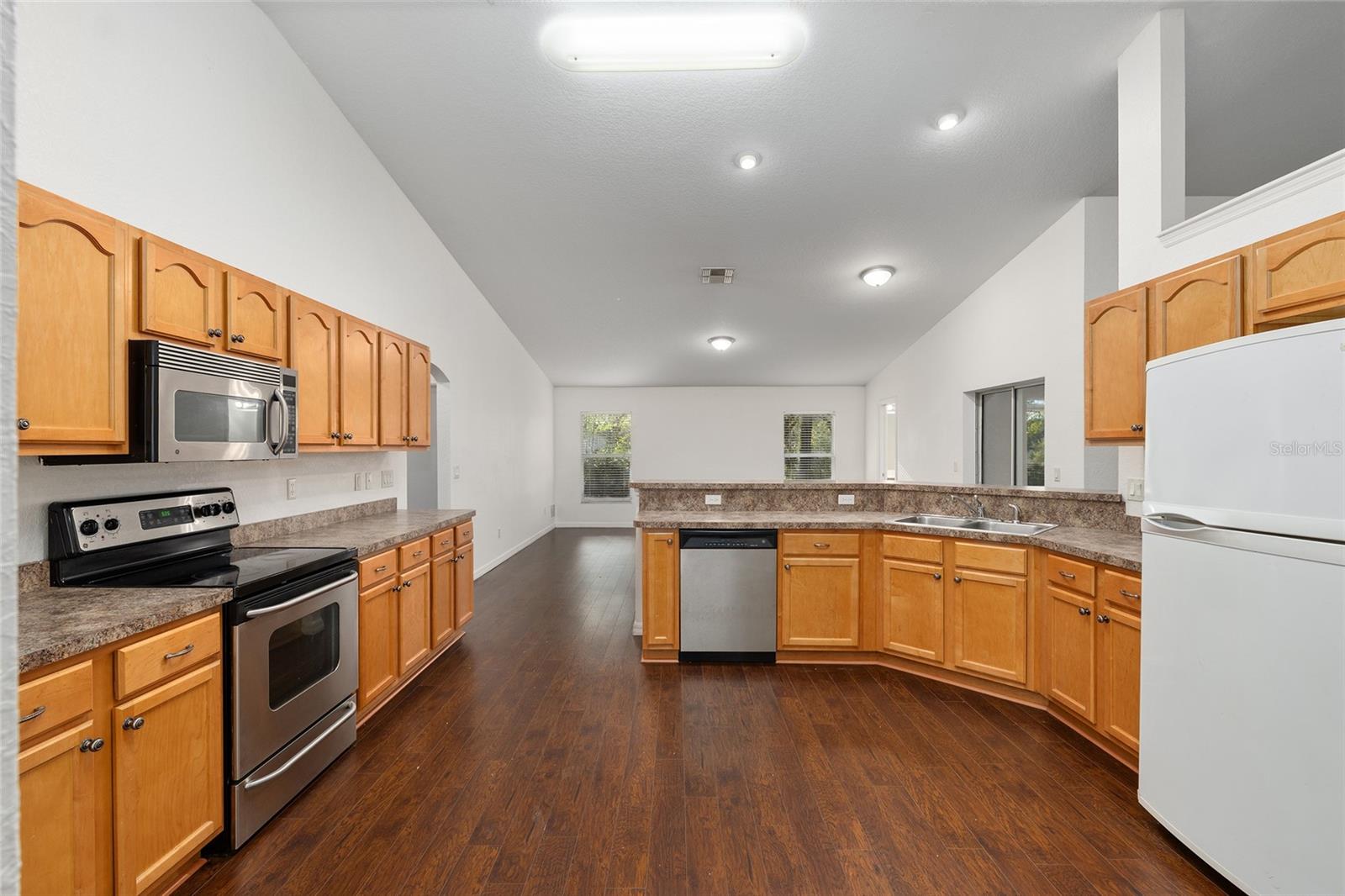 Image 35 of 91 For 14650 1st Avenue Road