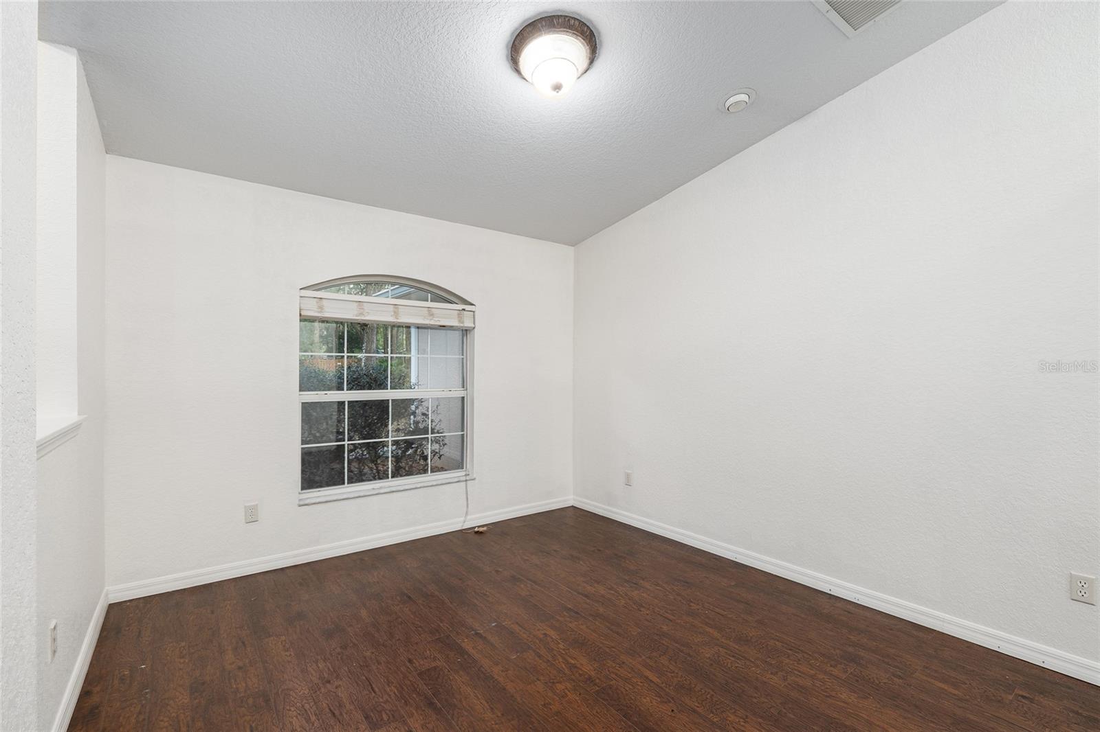 Image 38 of 91 For 14650 1st Avenue Road