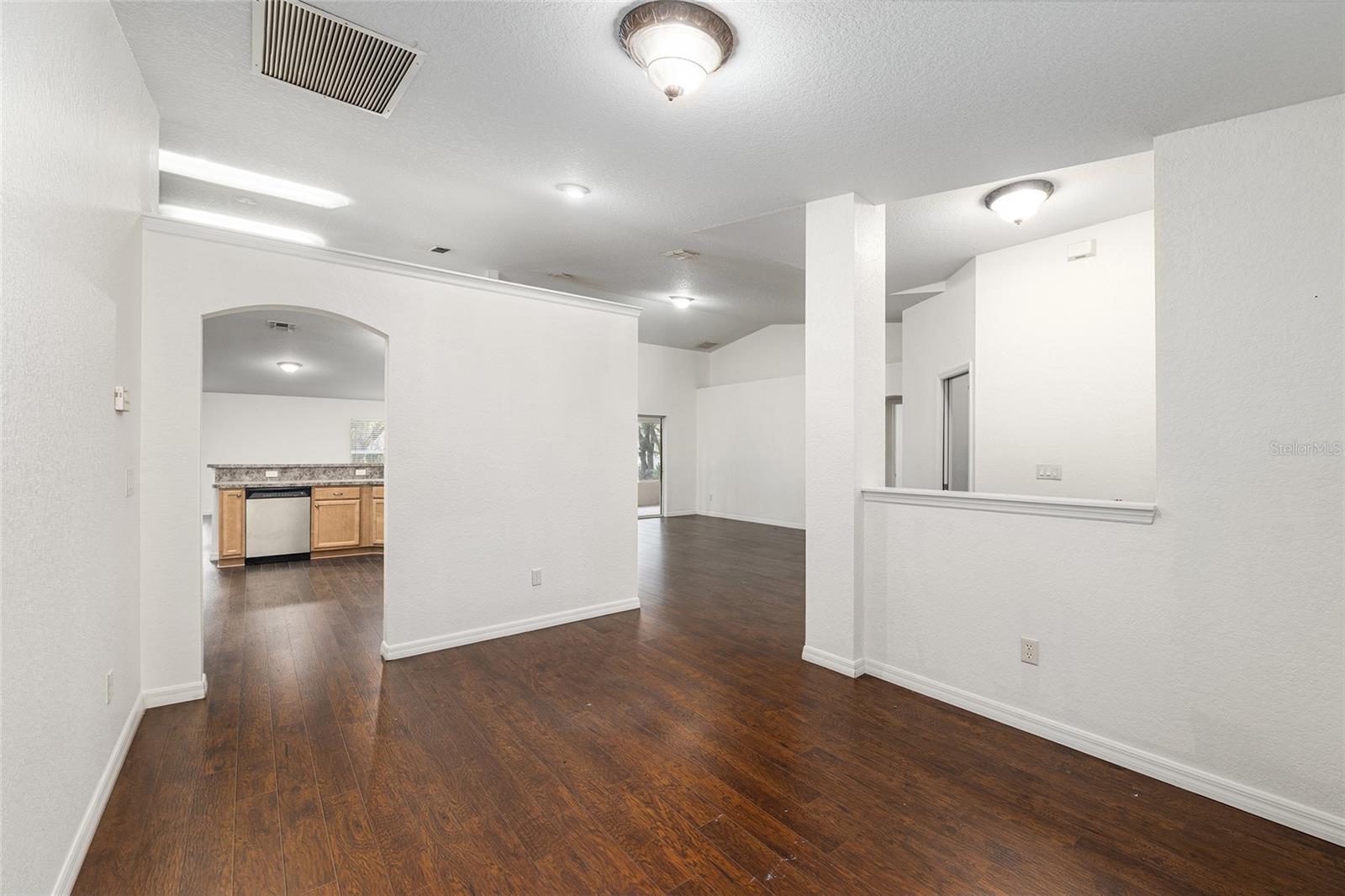 Image 39 of 91 For 14650 1st Avenue Road