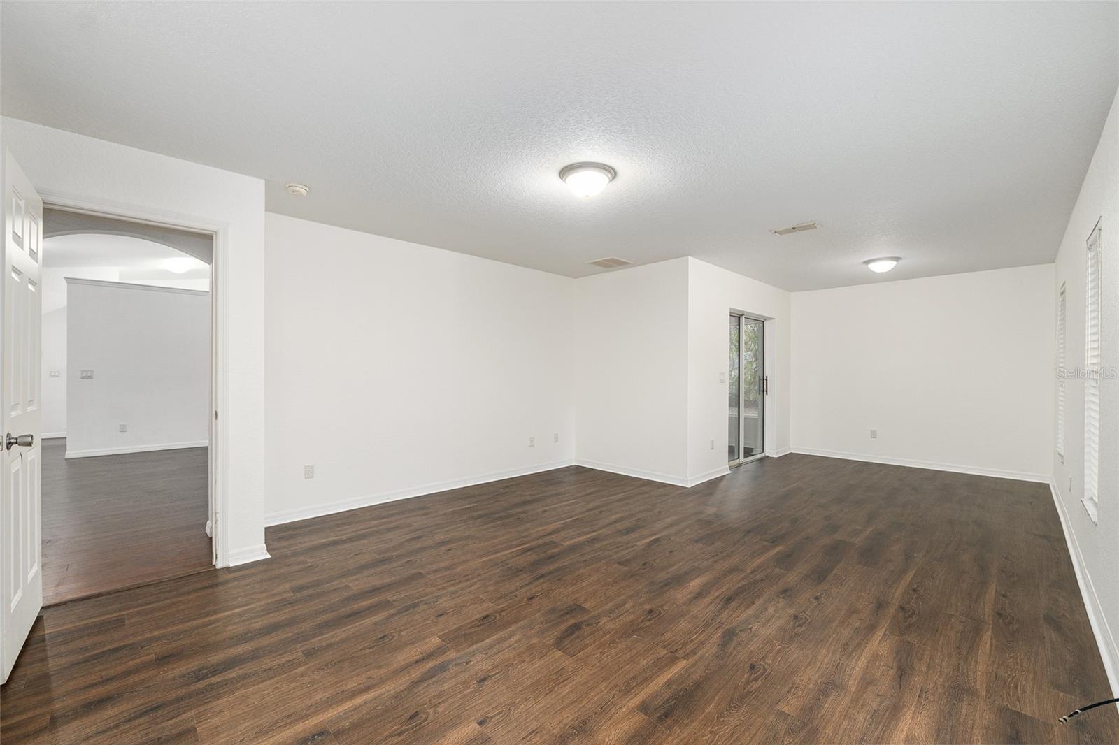 Image 41 of 91 For 14650 1st Avenue Road