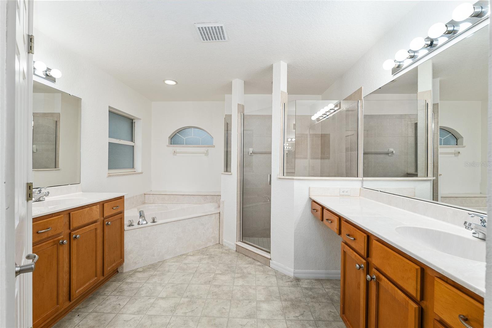 Image 45 of 91 For 14650 1st Avenue Road