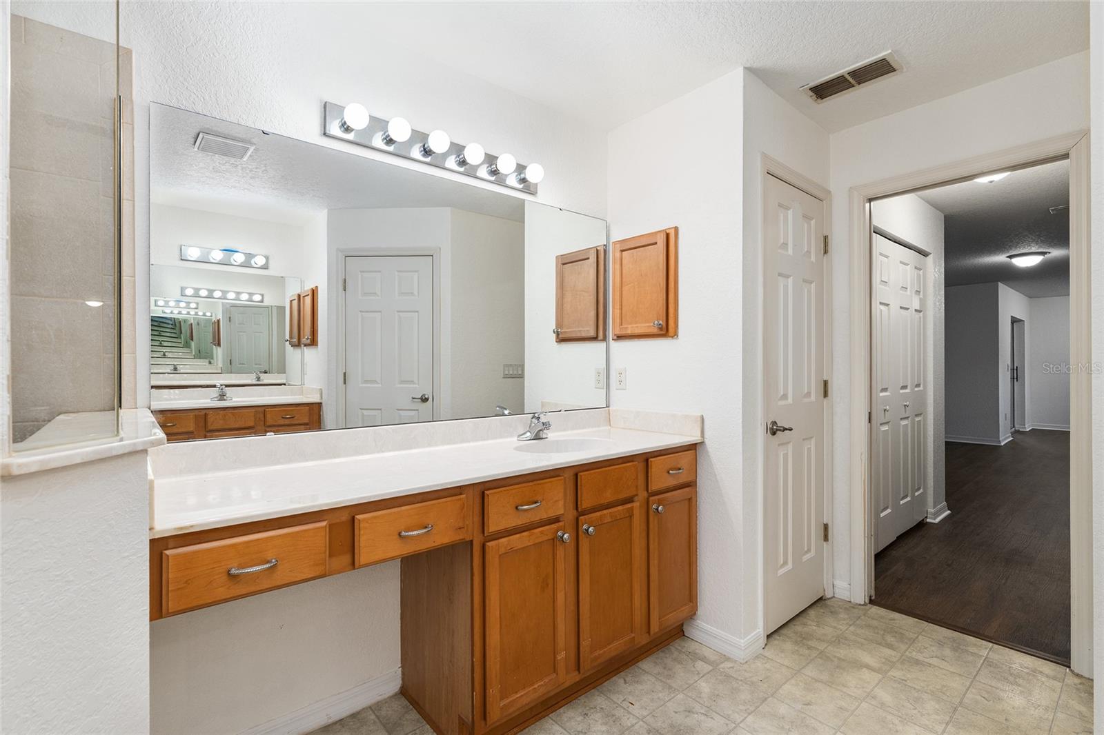 Image 46 of 91 For 14650 1st Avenue Road