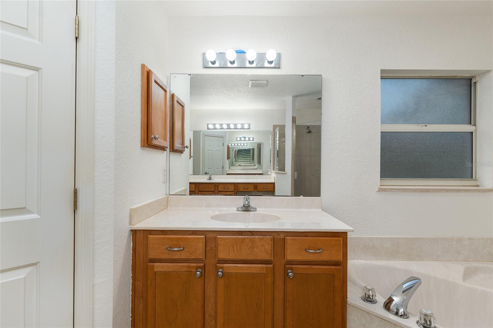 Image 47 of 91 For 14650 1st Avenue Road