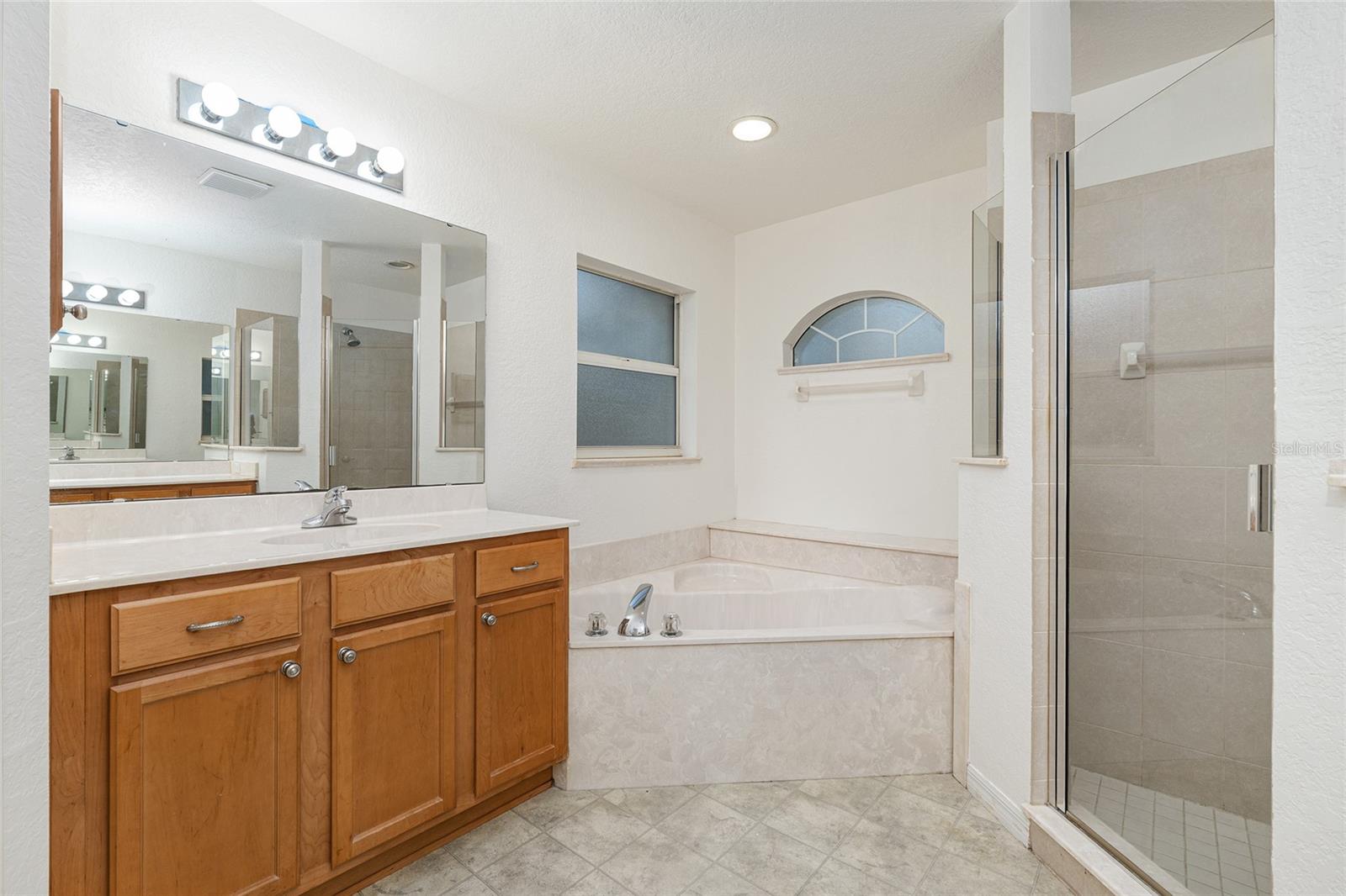 Image 48 of 91 For 14650 1st Avenue Road