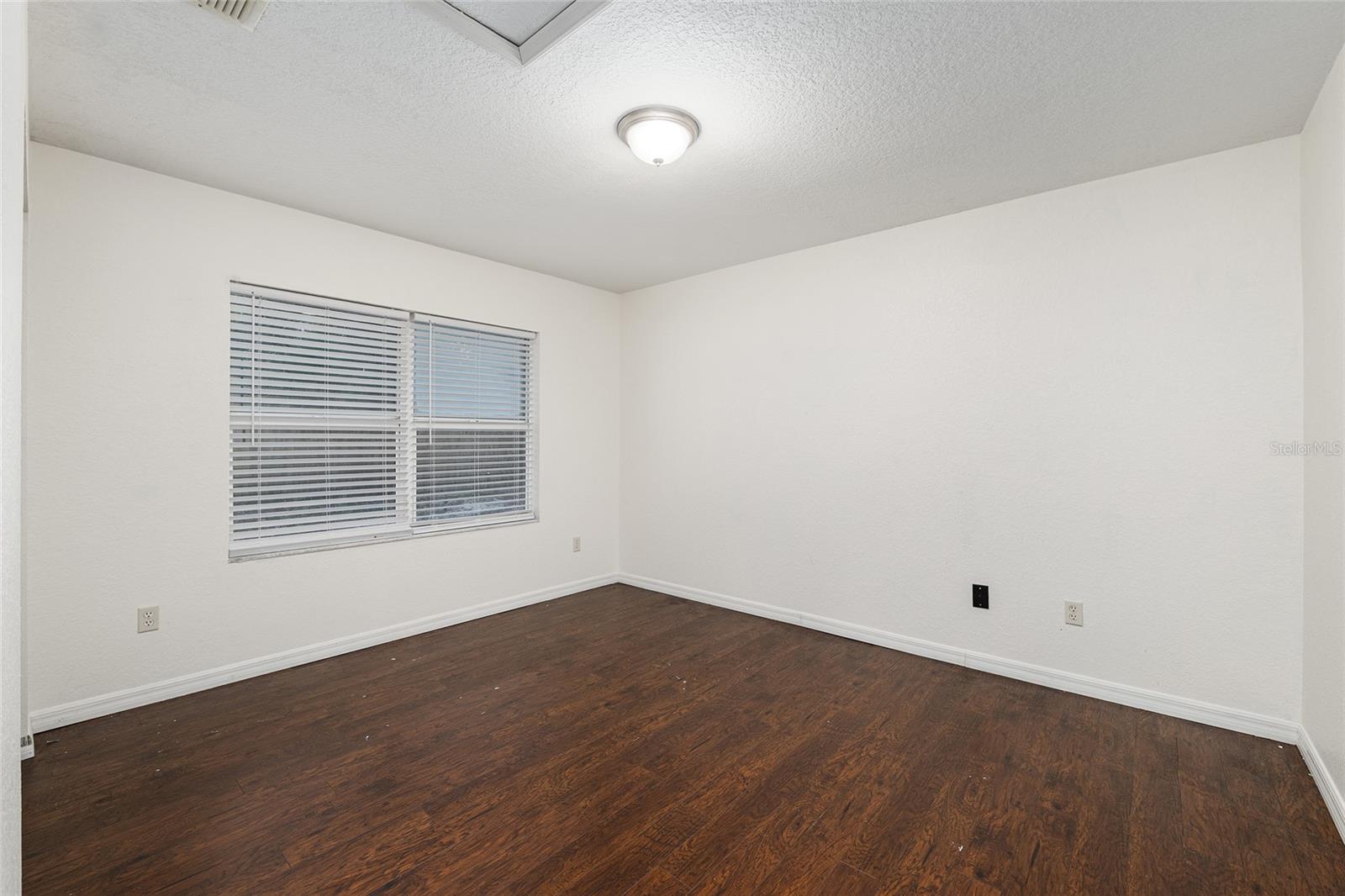 Image 53 of 91 For 14650 1st Avenue Road