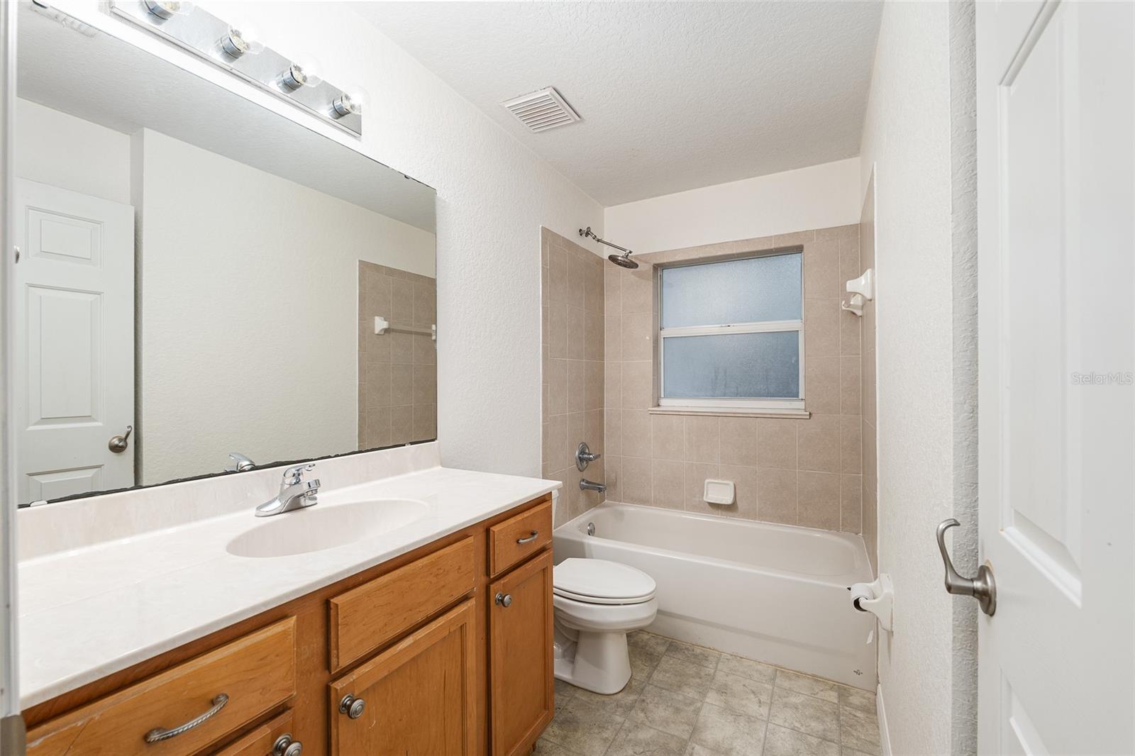 Image 56 of 91 For 14650 1st Avenue Road