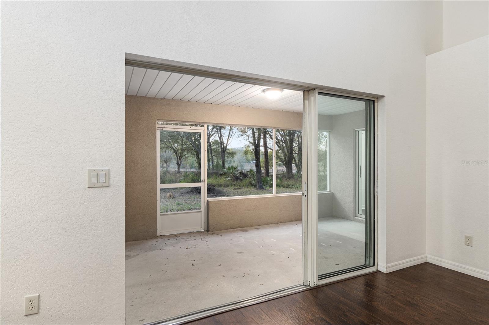 Image 61 of 91 For 14650 1st Avenue Road