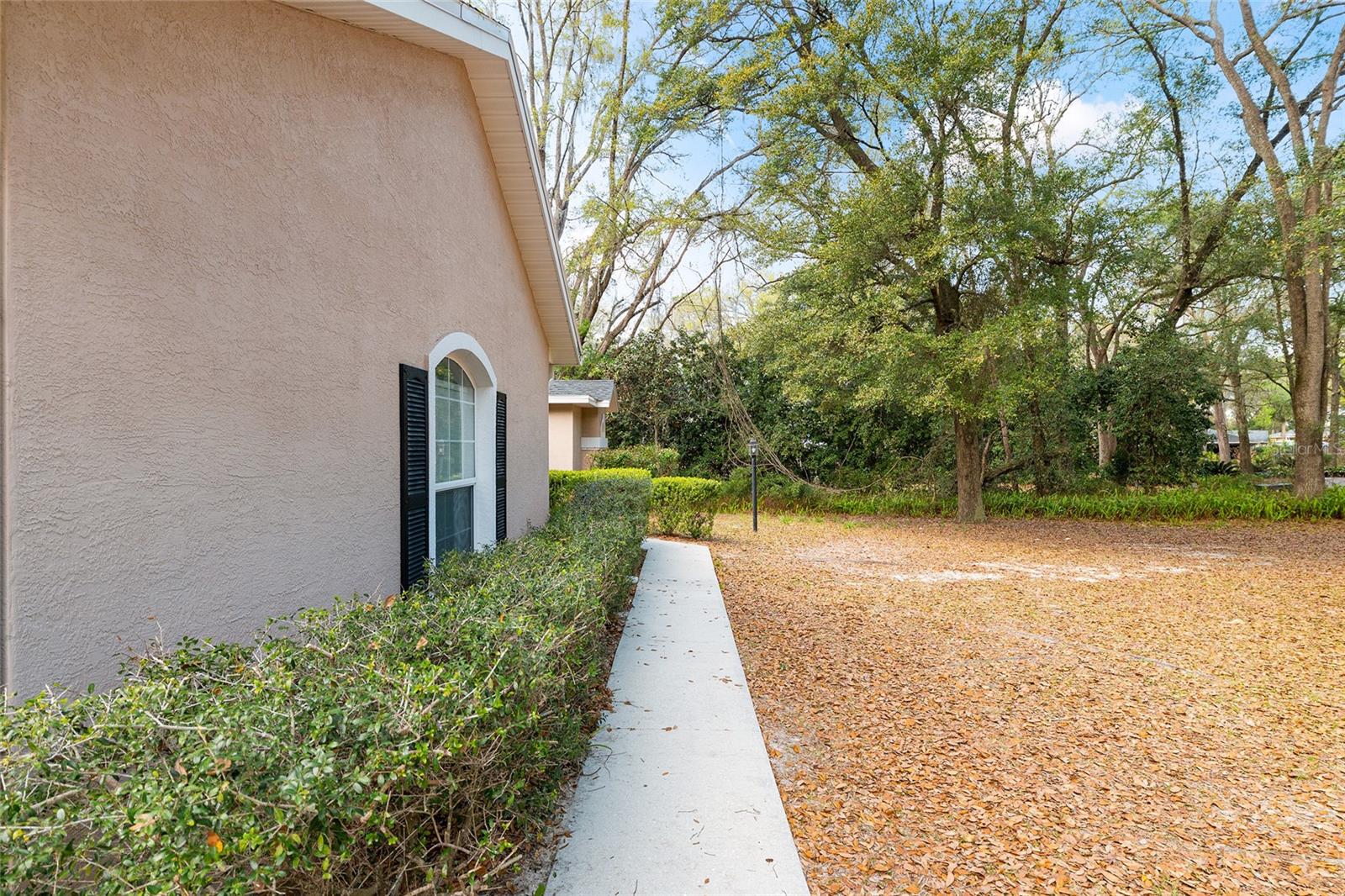 Image 9 of 91 For 14650 1st Avenue Road