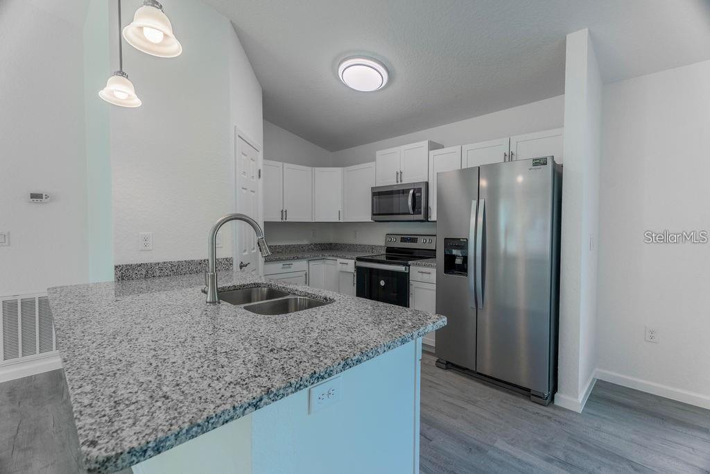 Image 3 of 13 For 11063 107th Place