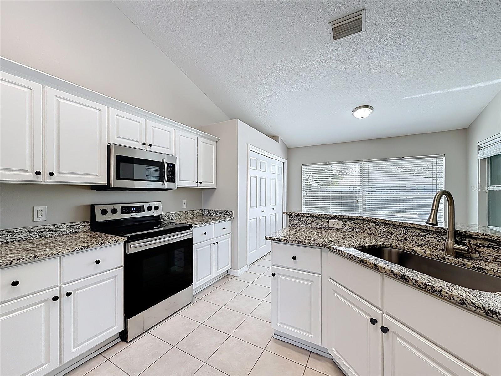 Image 11 of 60 For 10120 68th Court