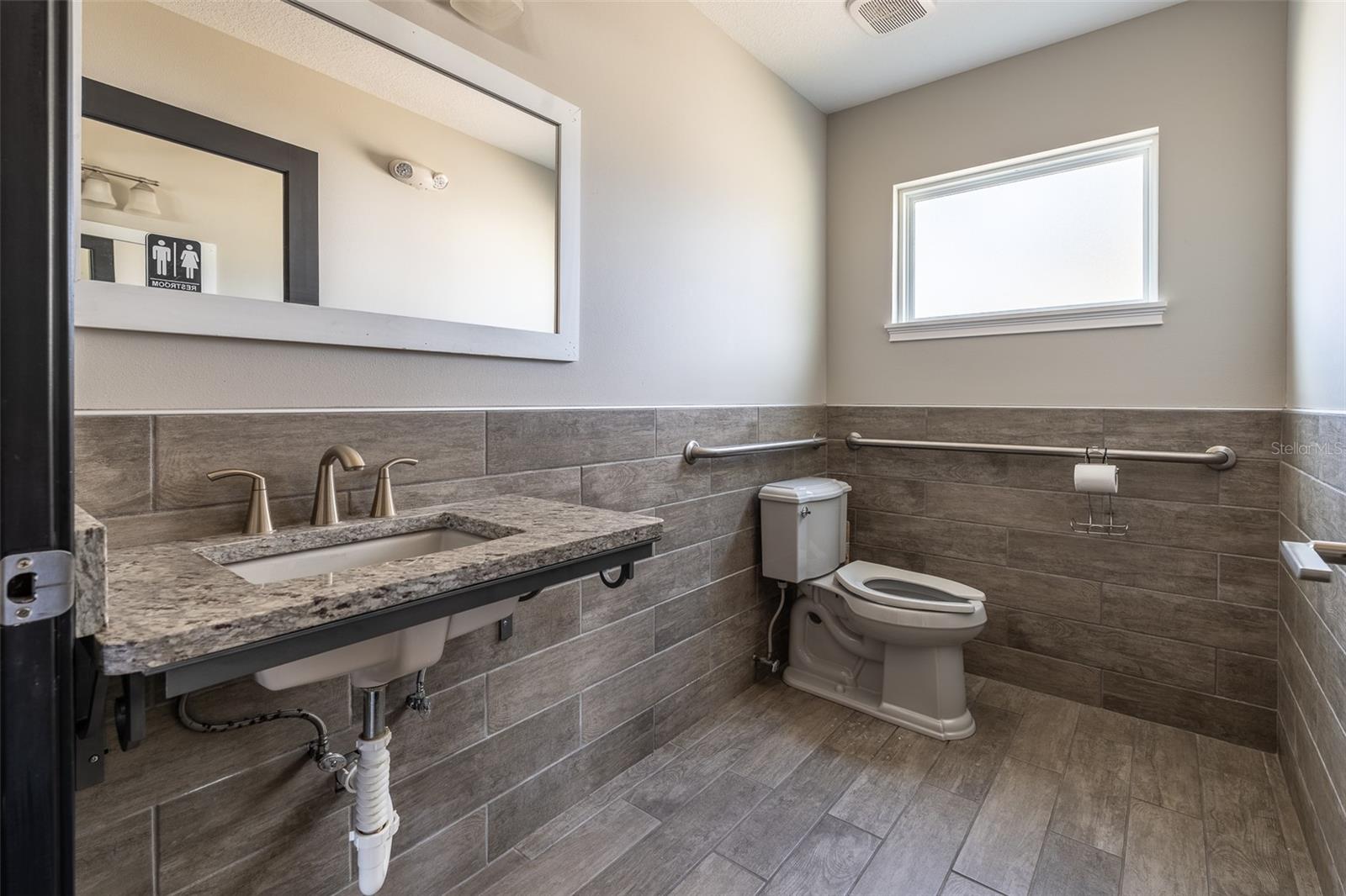 Image 14 of 35 For 7265 Highway 200