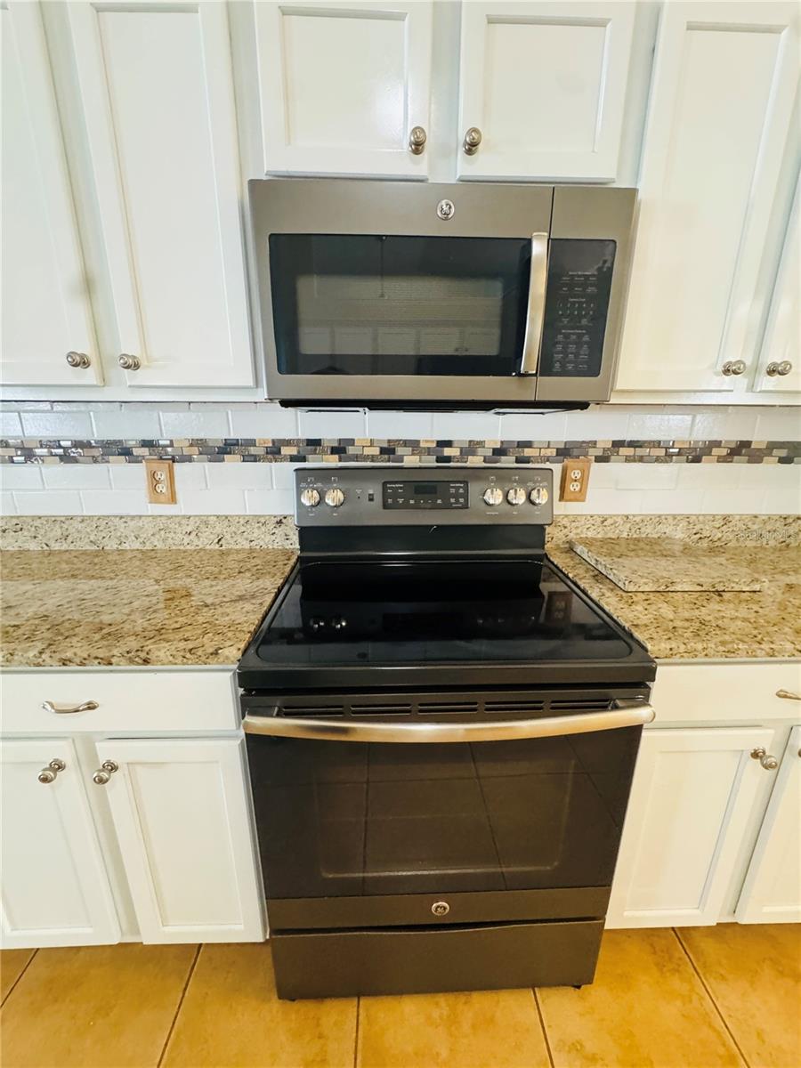 Image 11 of 75 For 13797 109th Lane