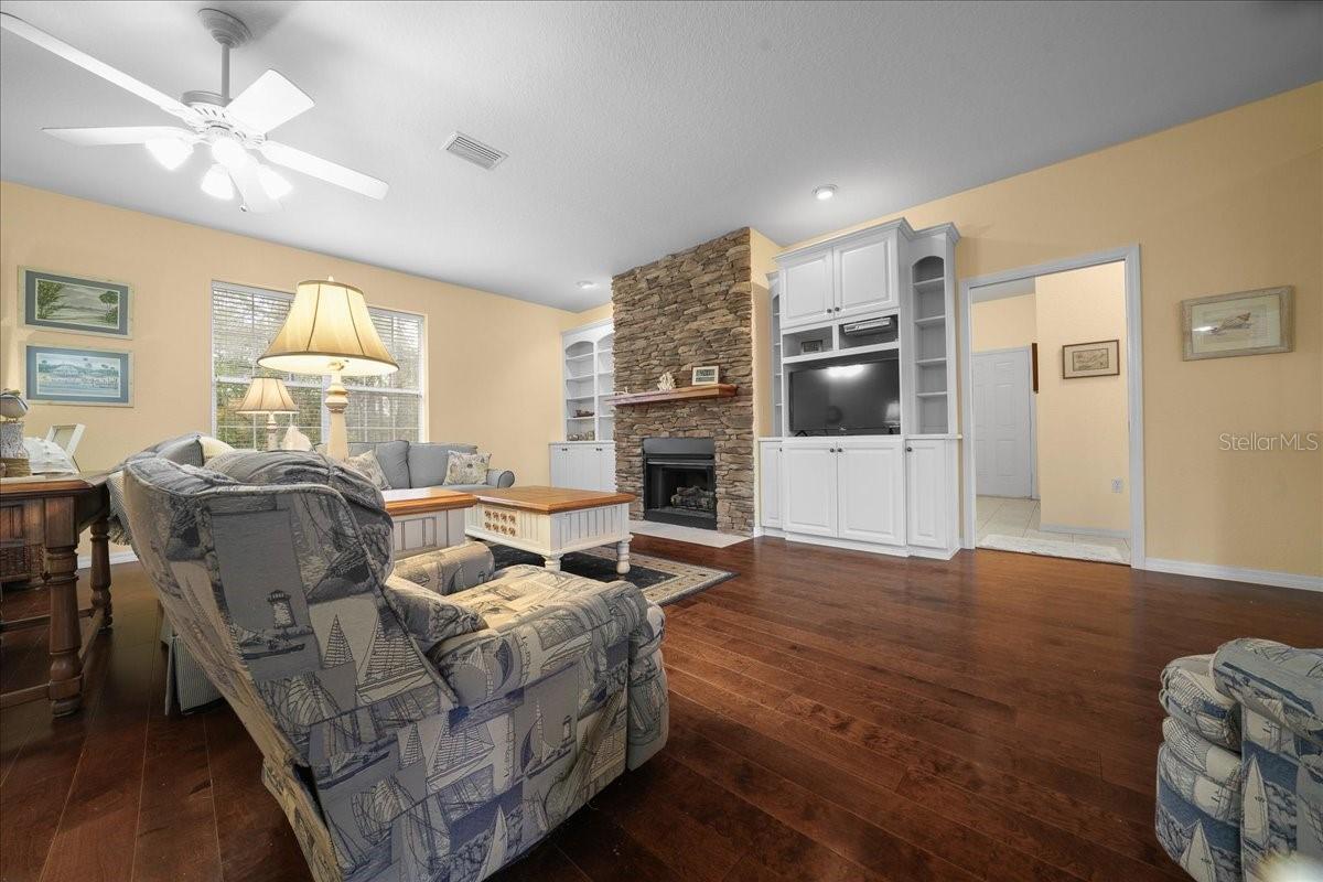 Image 39 of 82 For 7184 8th Place