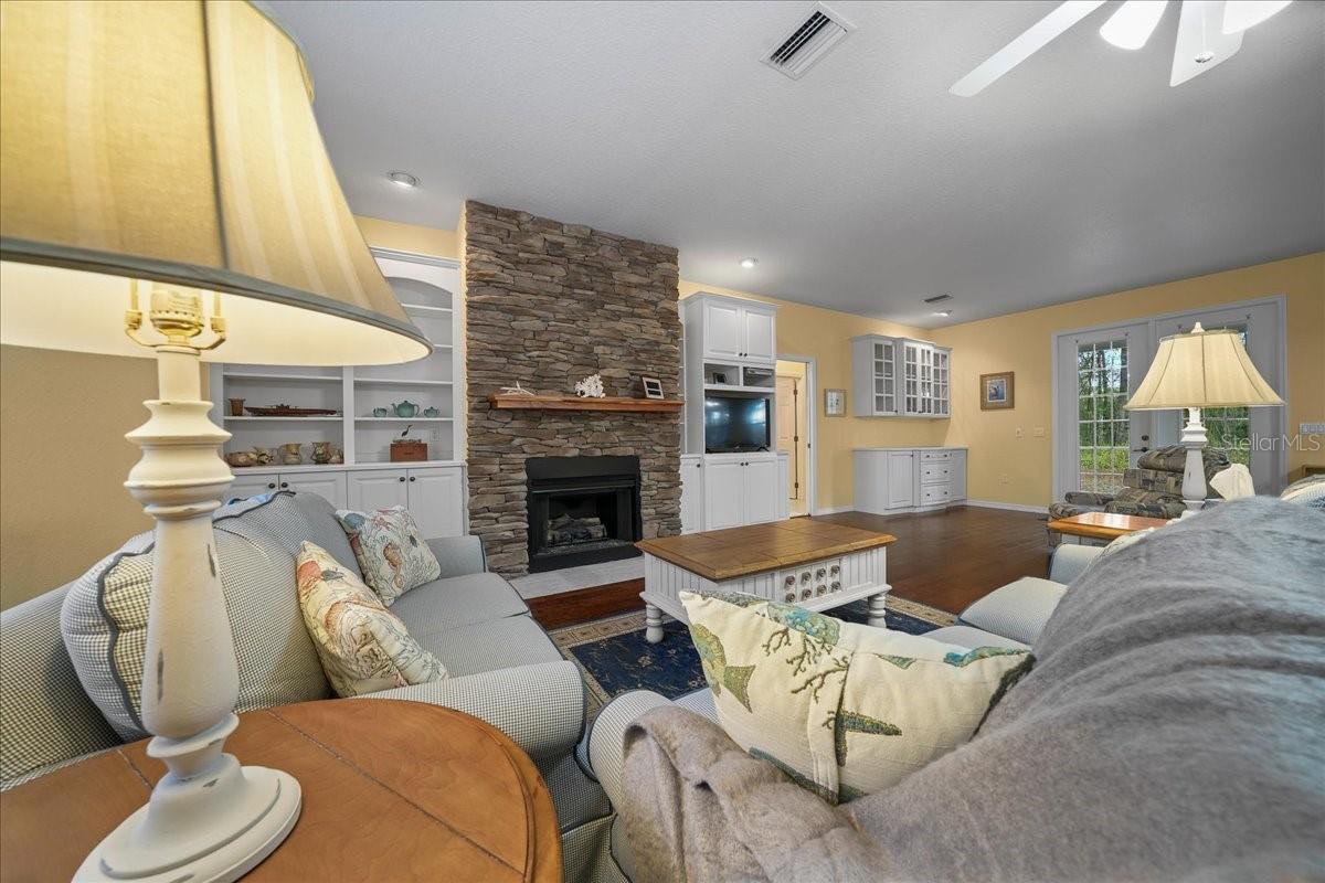 Image 40 of 82 For 7184 8th Place