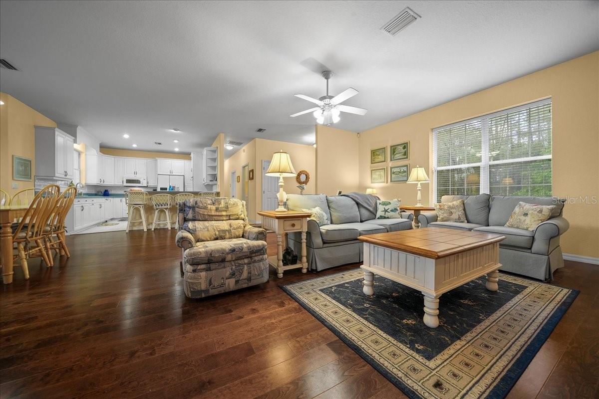 Image 42 of 82 For 7184 8th Place