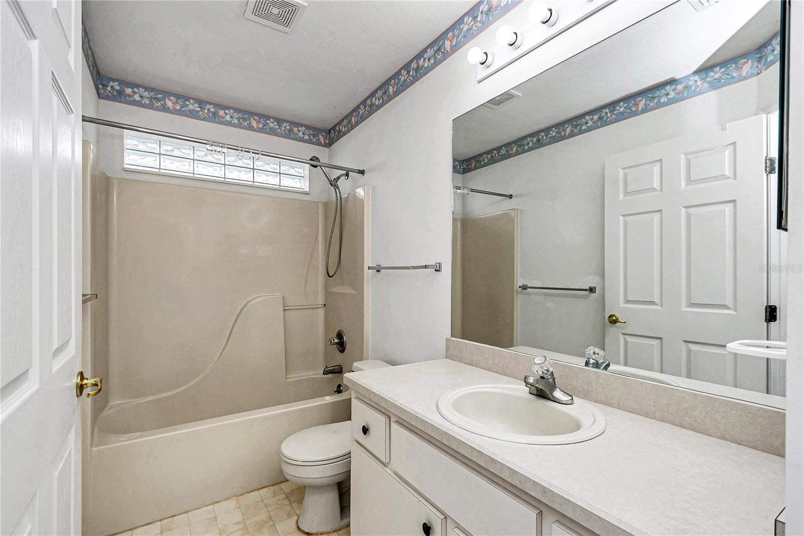 Image 19 of 26 For 11218 72nd Avenue