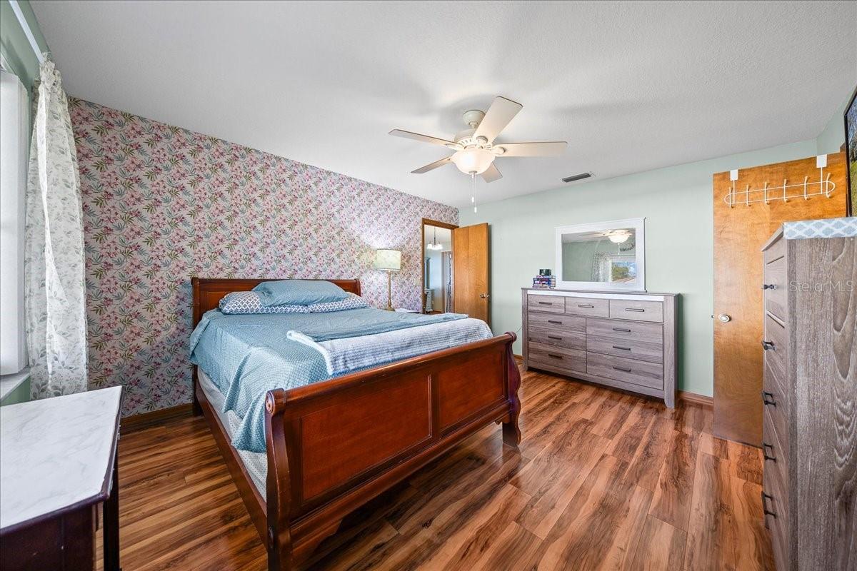 Image 14 of 41 For 11 63rd Terrace