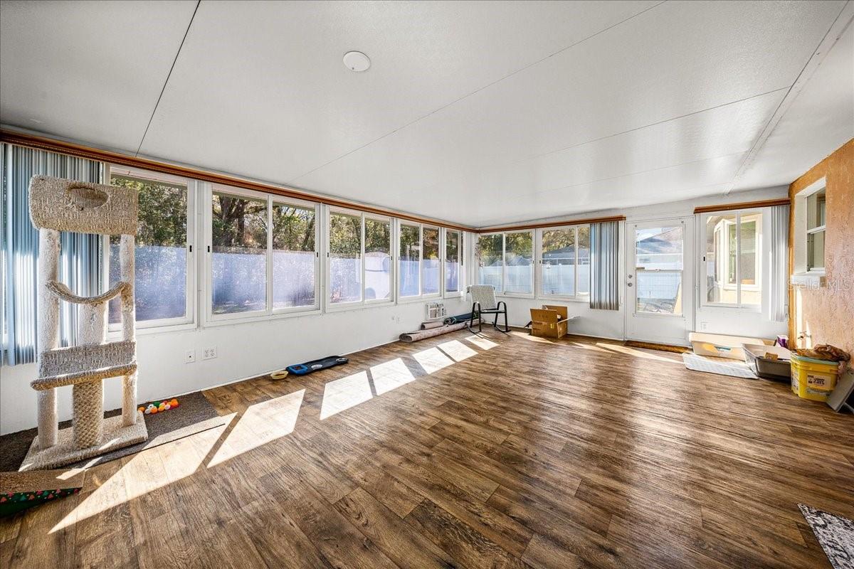 Image 19 of 41 For 11 63rd Terrace