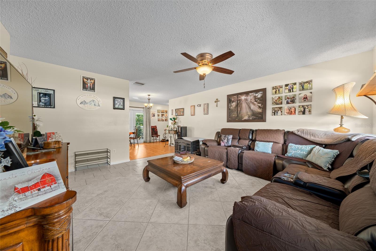 Image 26 of 38 For 2004 52nd Street