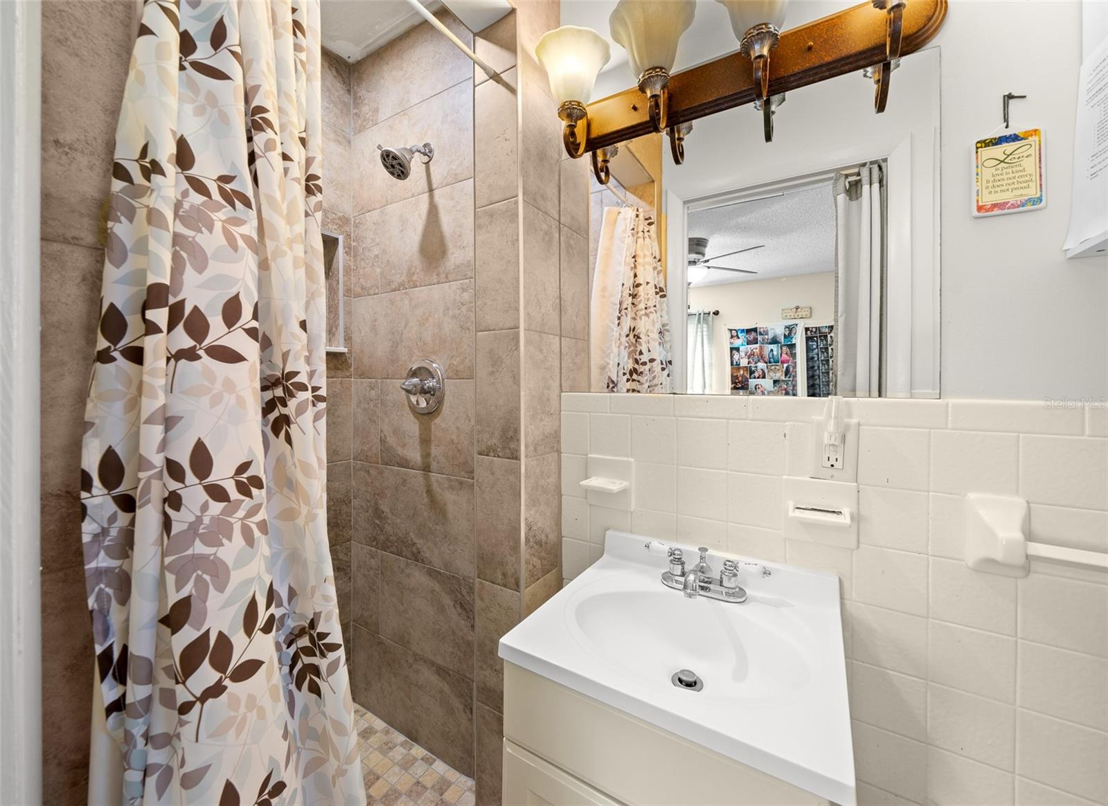 Image 27 of 38 For 2004 52nd Street