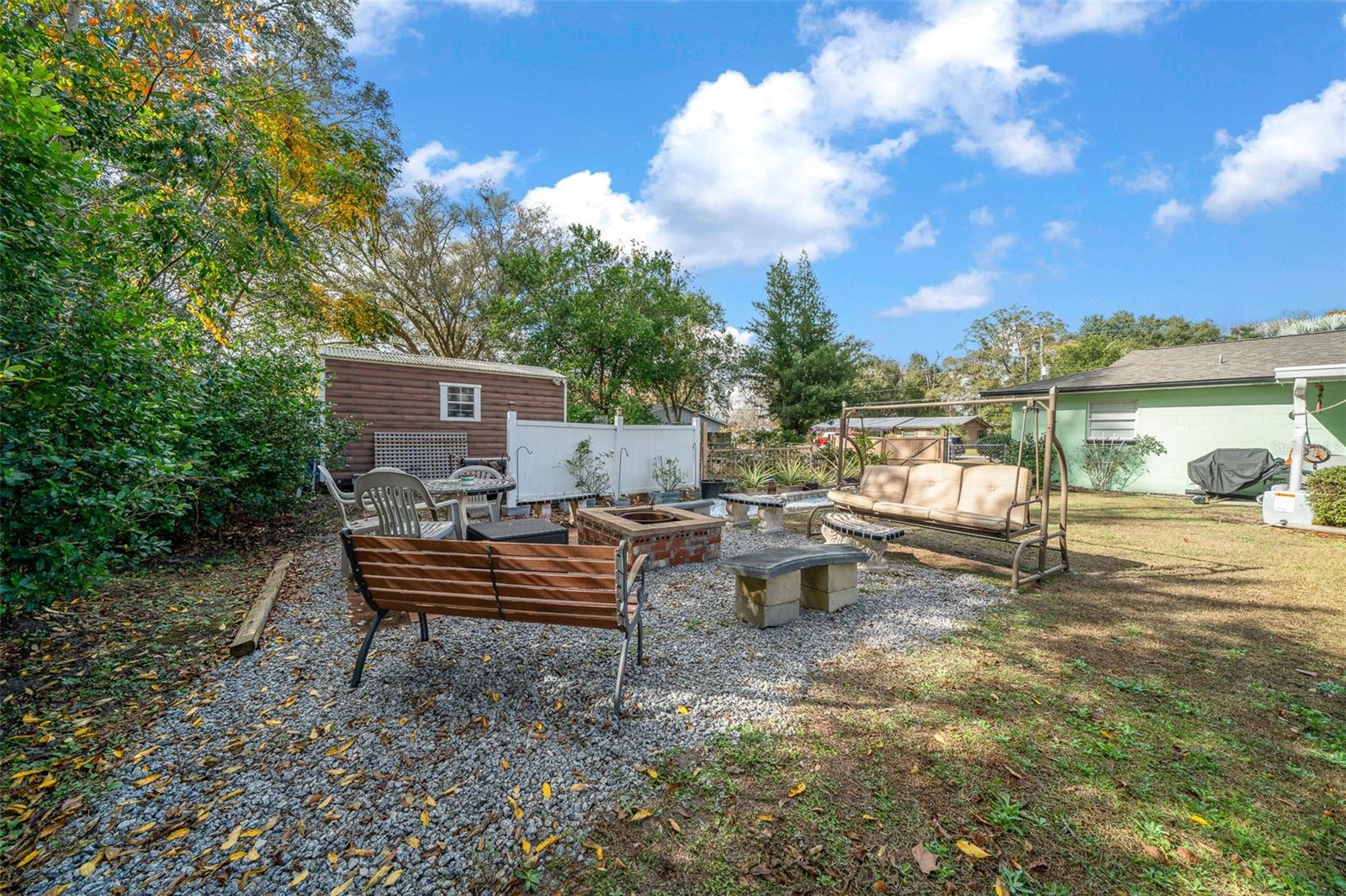 Image 29 of 38 For 2004 52nd Street