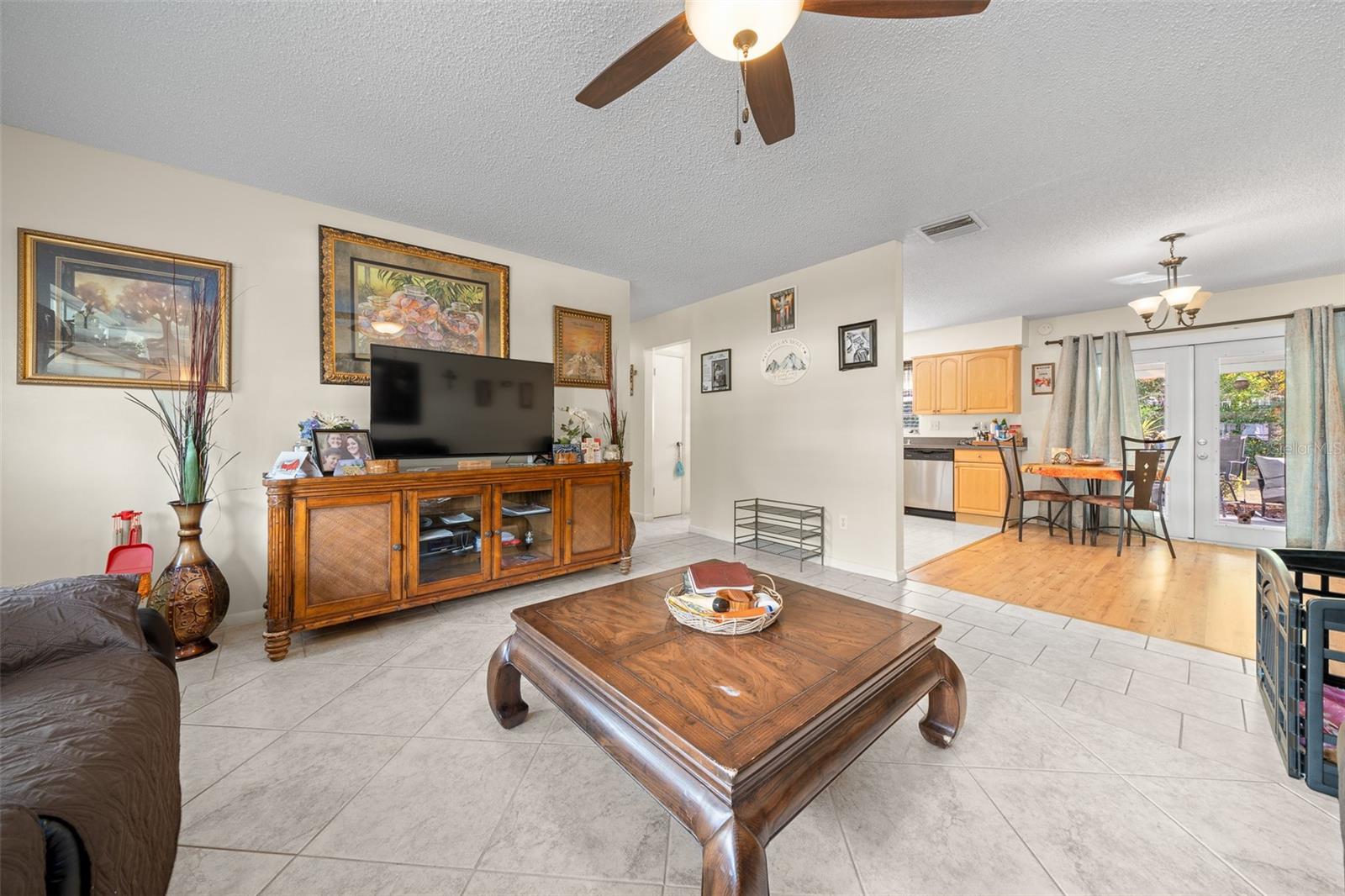 Image 8 of 38 For 2004 52nd Street