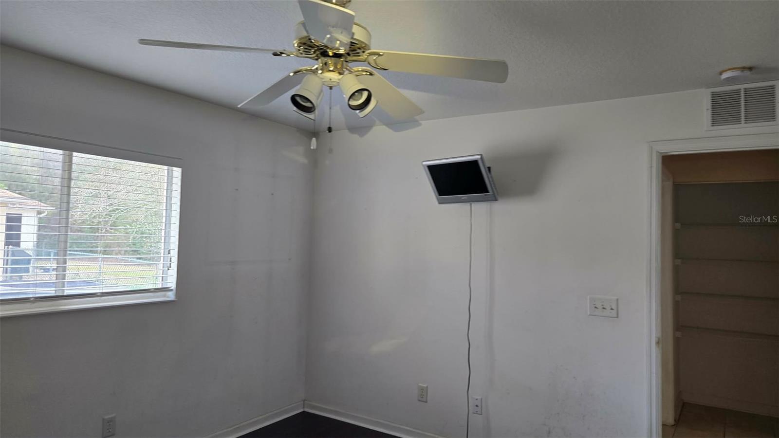 Image 16 of 22 For 5552 18th Street