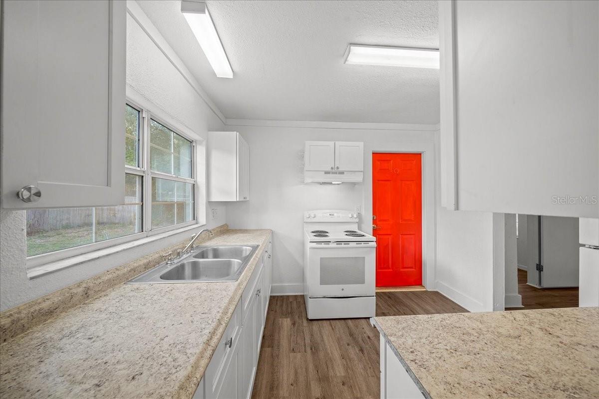 Image 27 of 59 For 945 20th Street