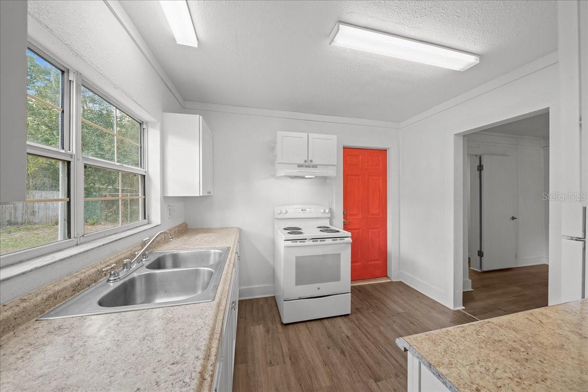 Image 28 of 59 For 945 20th Street