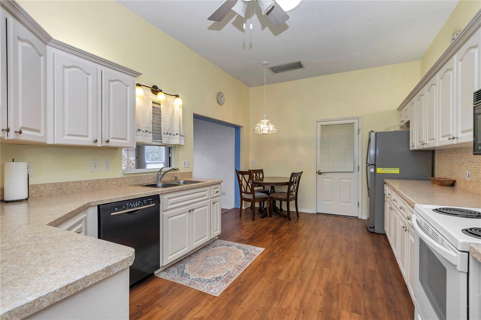 Image 11 of 30 For 7913 115th Loop